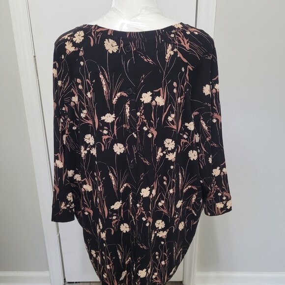 Masai flowered blouse with button down back - Picture 5 of 9